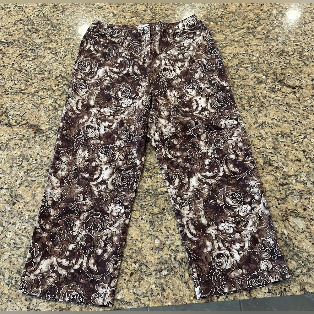Chico's Women’s Brown/White Floral Capri Pants Straight Leg Flat Front - Size 1